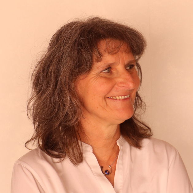 Photo de Nathalie, professeure de yoga